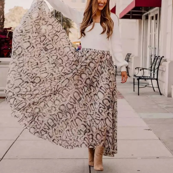 Snake Print Chiffon Skirt - Picture 4 of 15